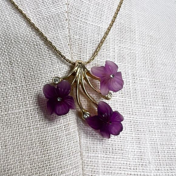 Christian Dior Vintage 70s Purple Flower Frosted Glass Designer Necklace Jewelry - Picture 2 of 9